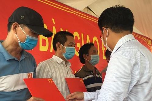 Những hộ dân đầu tiên nhận đất tái định cư dự án sân bay Long Thành