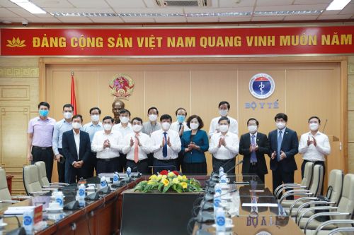 Ngành ngân hàng ủng hộ 160 tỷ đồng mua vaccine phòng COVID-19