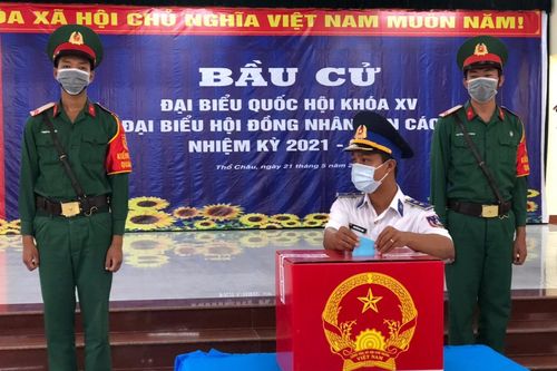 Quân và dân xã đảo Thổ Châu hân hoan đi bầu cử