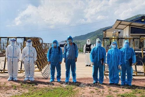 Bàn giao 2 đối tượng người nước ngoài nhập cảnh trái phép vào Việt Nam