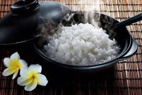 Nấu cơm chỉ cần cho thêm 3 thứ này đảm bảo cơm ngon ngọt không dính nồi