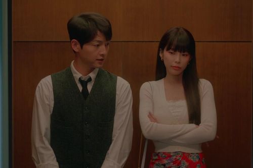 Heize ra MV mới nhưng dân tình lại đổ xô coi vì... trai đẹp Song Joong Ki