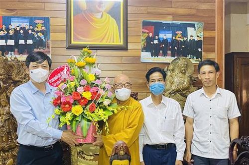 Lãnh đạo tỉnh Quảng Trị thăm, chúc mừng tăng ni, phật tử nhân dịp lễ Phật đản năm 2021.
