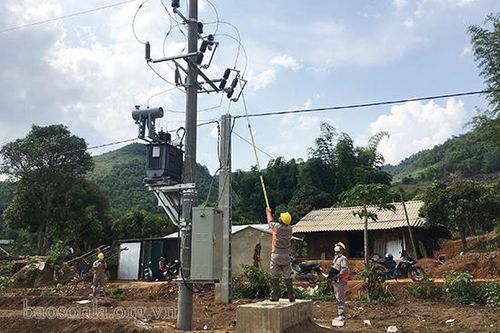 Sông Mã: 57 hộ dân bản Ten Ư được sử dụng điện lưới quốc gia