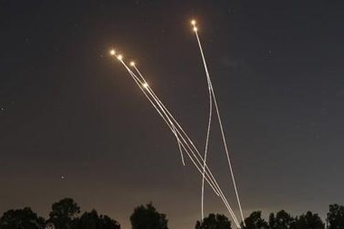 Israel bắn rơi máy bay Iran