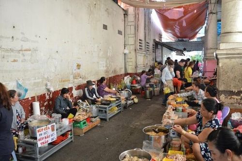 TP.HCM cấm quán ăn nhỏ lẻ phục vụ khách ăn tại chỗ, chỉ bán mang về