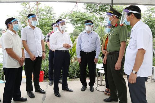 Lãnh đạo thành phố chỉ đạo diễn tập bầu cử tại khu vực phong tỏa xã Hiền Giang (Thường Tín)