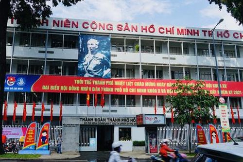 TP.HCM rực rỡ cờ hoa trước ngày bầu cử