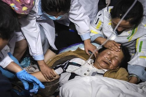 Động đất liên tiếp rung chuyển vùng tây nam Trung Quốc khiến nhiều người thương vong