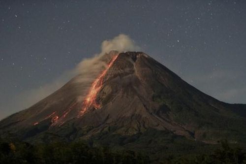 Indonesia: Núi lửa Merapi tiếp tục phun trào