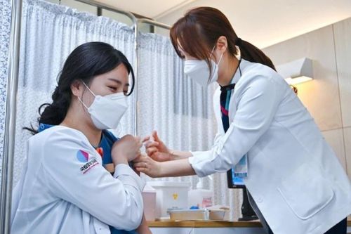 Túng thiếu, người trẻ Hàn Quốc làm 'chuột thí nghiệm' để kiếm tiền