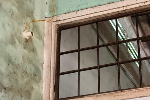 Thầy giáo tự ý gắn camera trong nhà em dâu