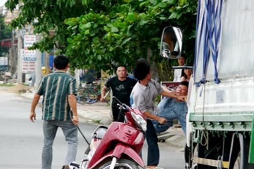 Công an Đồng Nai vây bắt gần 20 người mang hung khí đi hỗn chiến