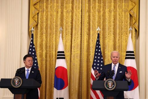 TT Biden chỉ trích ông Trump cho Kim Jong Un 'mọi thứ ông ta muốn'