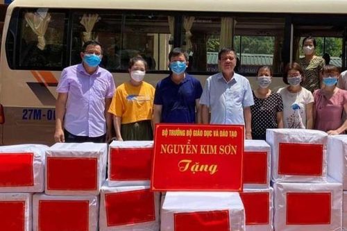 Bộ trưởng Nguyễn Kim Sơn động viên thầy trò Điện Biên đang cách ly