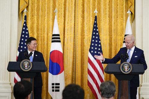 Tổng thống Biden và Moon Jae-in 'quan ngại sâu sắc' về tình hình Triều Tiên