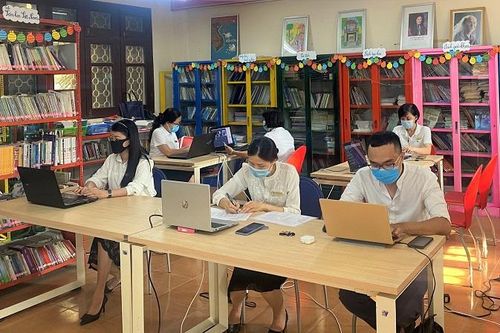 Giám thị trách nhiệm, học sinh nghiêm túc trong kiểm tra trực tuyến