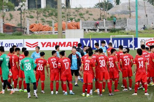 Bóng đá Việt Nam hôm nay: Tuyển Việt Nam đầy đủ lực lượng tập luyện