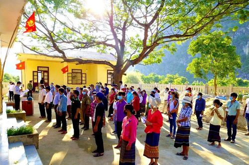 Bầu cử sớm: Những lá phiếu gửi gắm niềm tin