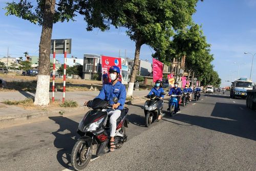 Áo xanh tình nguyện xung kích chống dịch
