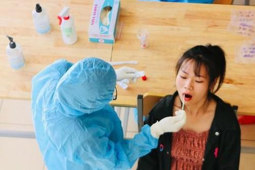 KTX ĐHQG TP. HCM lấy mẫu xét nghiệm khẩn cấp đối với sinh viên