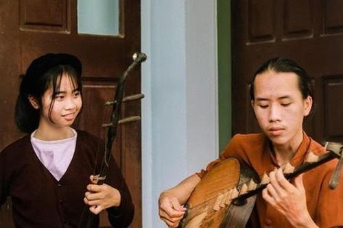 Chàng trai trẻ muốn truyền nghề hát xẩm đến mọi người