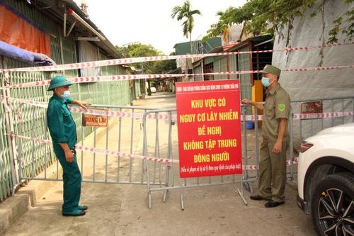 Xử phạt người phụ nữ lẻn vào khu vực phong tỏa Xóm Gốc Mít để thu nợ