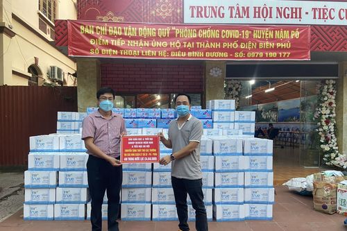 Gửi tặng thầy trò 'tâm dịch' Si Pa Phìn - Điện Biên 490 thùng nước lọc