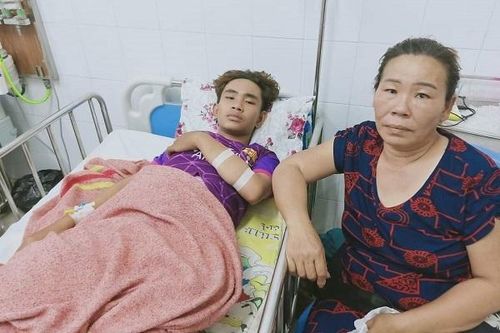 Con trai mắc bệnh hiểm, hy vọng của gia đình nghèo vụt tắt