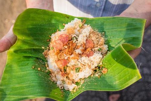 Tiệm xôi có biệt danh nghe cảm thấy rợn người nhưng ăn thì ngon vô đối