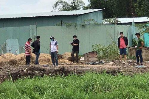 Người đàn ông chết bất thường sau khi bị bỏ lại ở bãi đất trống