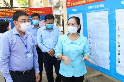 Người dân khu cách ly, phong tỏa ở TP.HCM đi bỏ phiếu như thế nào?