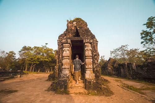 Di tích Chăm nào quy tụ hơn 70 đền tháp ở miền Trung?
