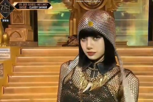 Ngất với thần thái 'nữ hoàng' của Lisa khi sánh đôi iKON trên sân khấu Kingdom