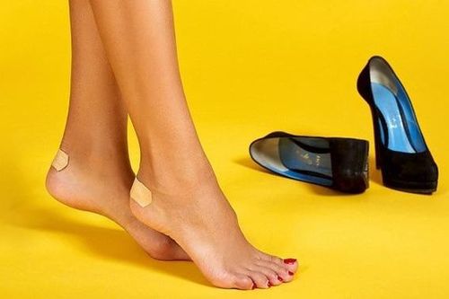 Sai lầm khi chọn giày dép mùa hè có thể ảnh hưởng đến sức khỏe thế nào?