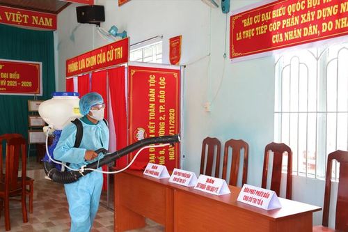 Bảo Lộc: Hoàn tất công tác phun xịt khử khuẩn phục vụ bầu cử