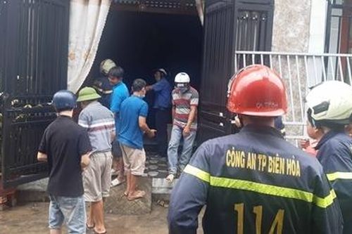 Ngôi nhà vắng chủ bùng cháy giữa trưa