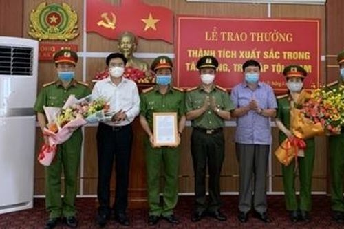 Bộ trưởng Bộ Công an khen thưởng nhiều đơn vị Công an Quảng Bình