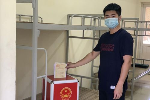 Cử tri bỏ phiếu sớm ở tâm dịch Bắc Ninh