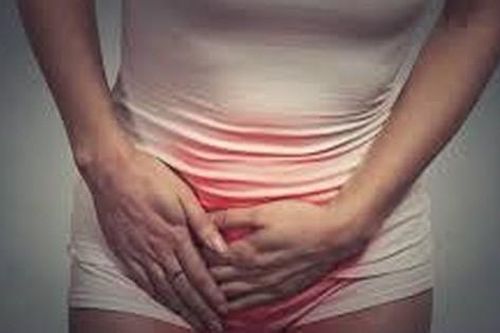 Hãi hùng 'vật lạ' trong âm đạo khiến cổ tử cung viêm loét, bốc mùi