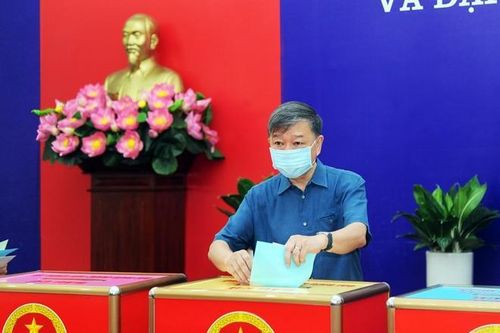 Đại tướng Tô Lâm bỏ phiếu bầu cử tại quận Ba Đình