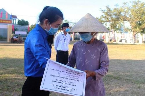Cử tri Quảng Nam thực hiện quyền công dân