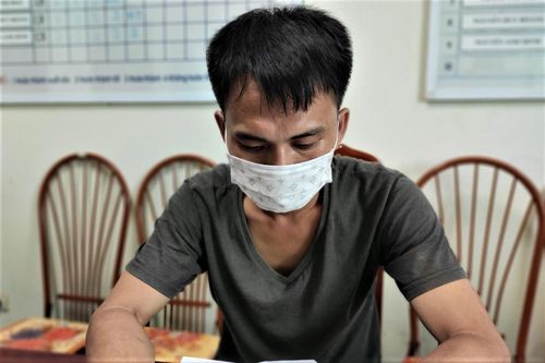 Tự nhận là người bị cách ly để lừa chiếm tiền ủng hộ