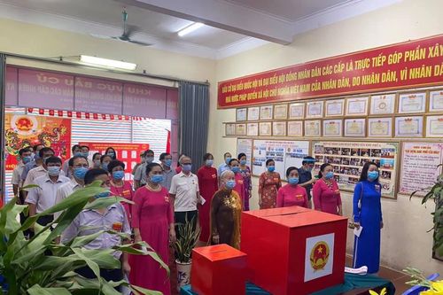 Sơn Tây rộn ràng trong ngày toàn dân đi bầu cử