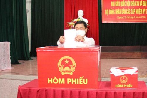 Hơn 2,2 triệu cử tri tại Nghệ An sáng nay đi bầu cử