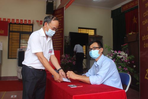 Đến 11 giờ sáng 23/5, 77,86% cử tri Gia Lâm đã đi bỏ phiếu