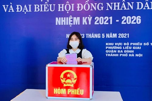 Xúc động ý kiến cử tri tròn sinh nhật 18 tuổi lần đầu đi bầu cử