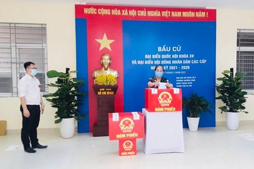 Ngày bầu cử trong cả nước đã diễn ra sôi động, phấn khởi