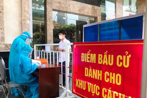 Hàng nghìn cử tri cách ly ở Đà Nẵng, Thừa Thiên Huế bỏ phiếu bầu cử