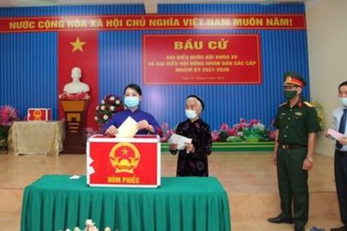 Tính đến 17 giờ ngày 23-5, Vĩnh Phúc đã có 96,8% cử tri đi bầu cử
